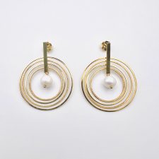 Brincos Gravity em Prata Dourada com Pérola